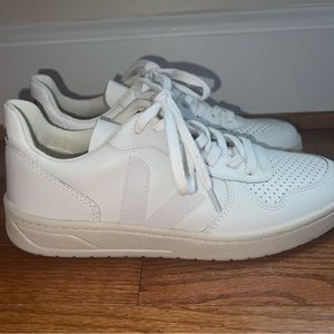 Veja V-10 Lace-Up Sneakers Size 39​/8